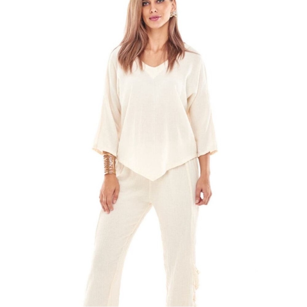 Oh My Gauze! Cream V-Beck 100%Cotton 3/4 Sleeve Top
